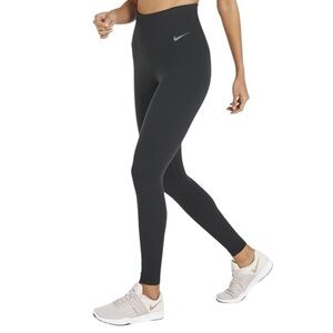 Nike Legendary Tight Fit Leggings